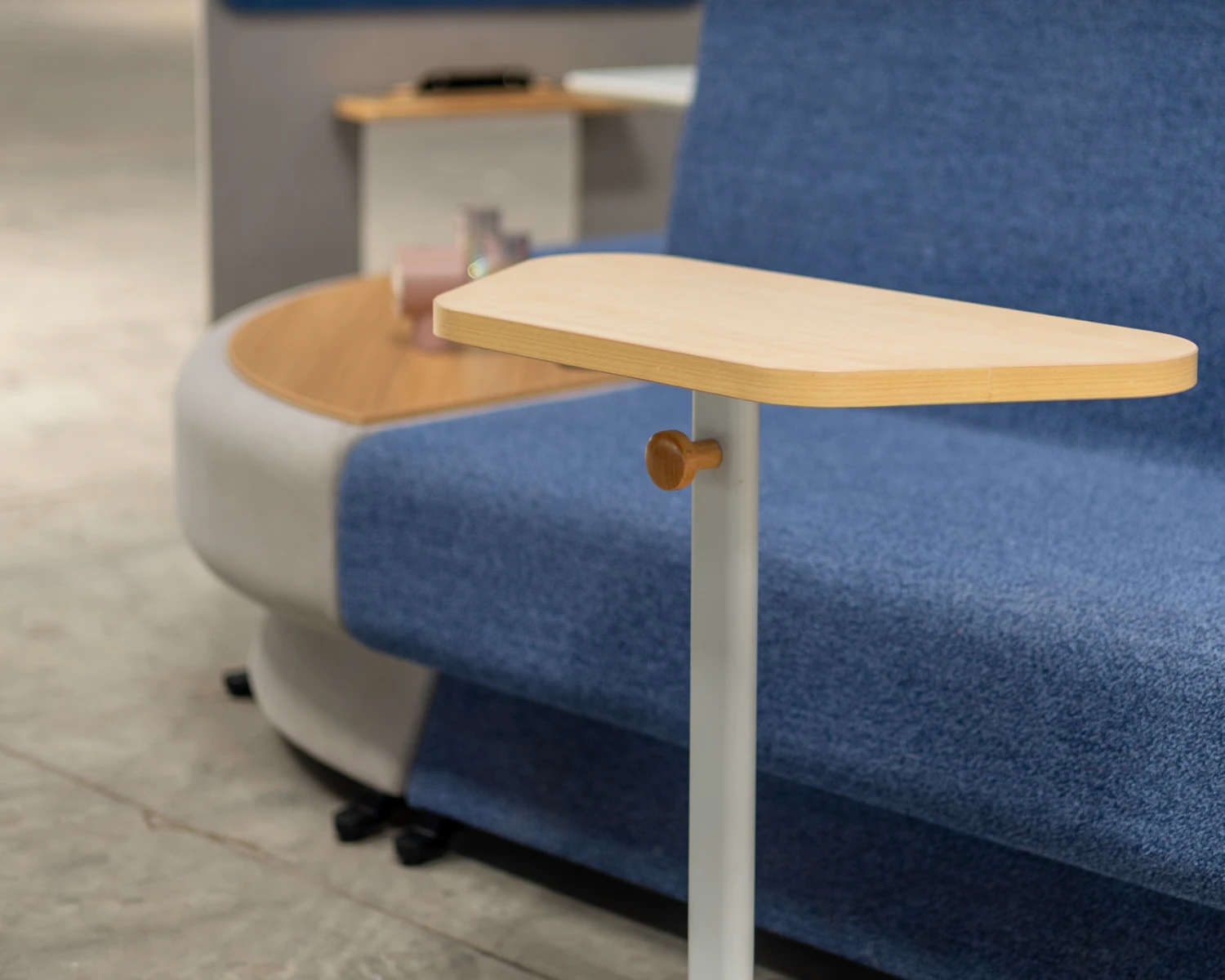 Attuny mono slim tabletop profile with ergonomic adjustment mechanism
